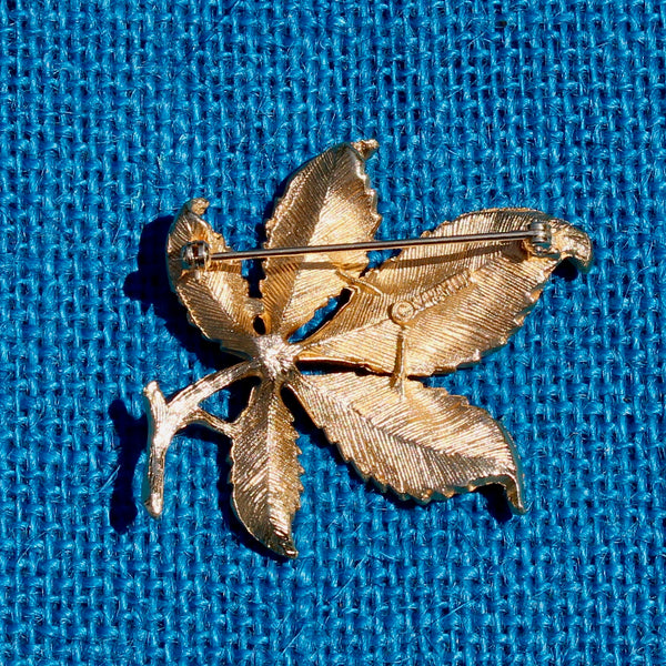 1960s Sarah Coventry Gold Chestnut Leaf Brooch