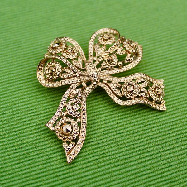 Filigree Gold Bow Brooch