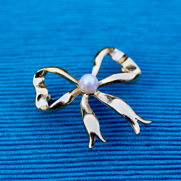 Bow with Pearl Brooch