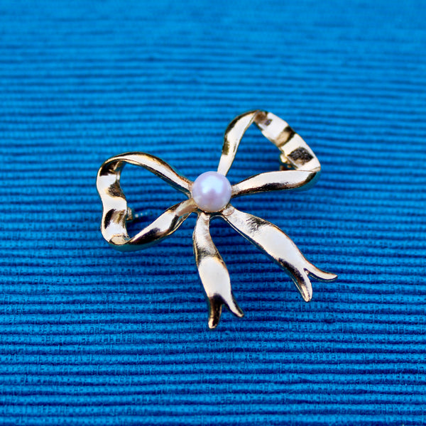 Bow with Pearl Brooch