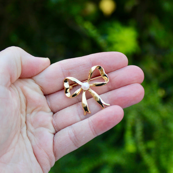 Bow with Pearl Brooch