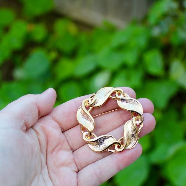 Gold Wreath Brooch