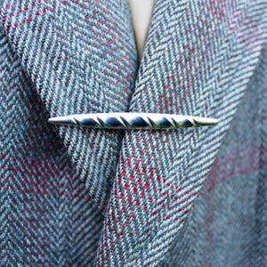 What makes a good coat brooch?