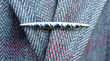 What makes a good coat brooch?