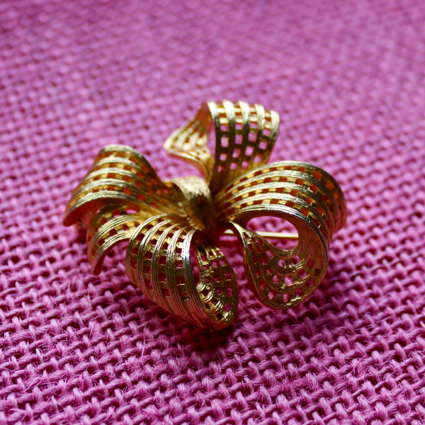 Lisner Ribbon Brooch