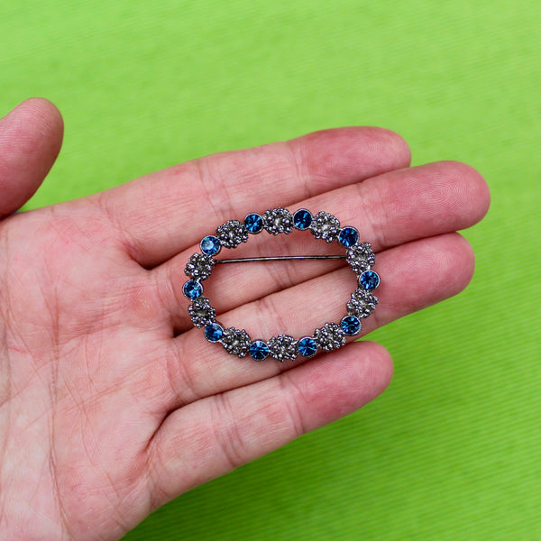 Dark Blue Single Oval Wreath Brooch