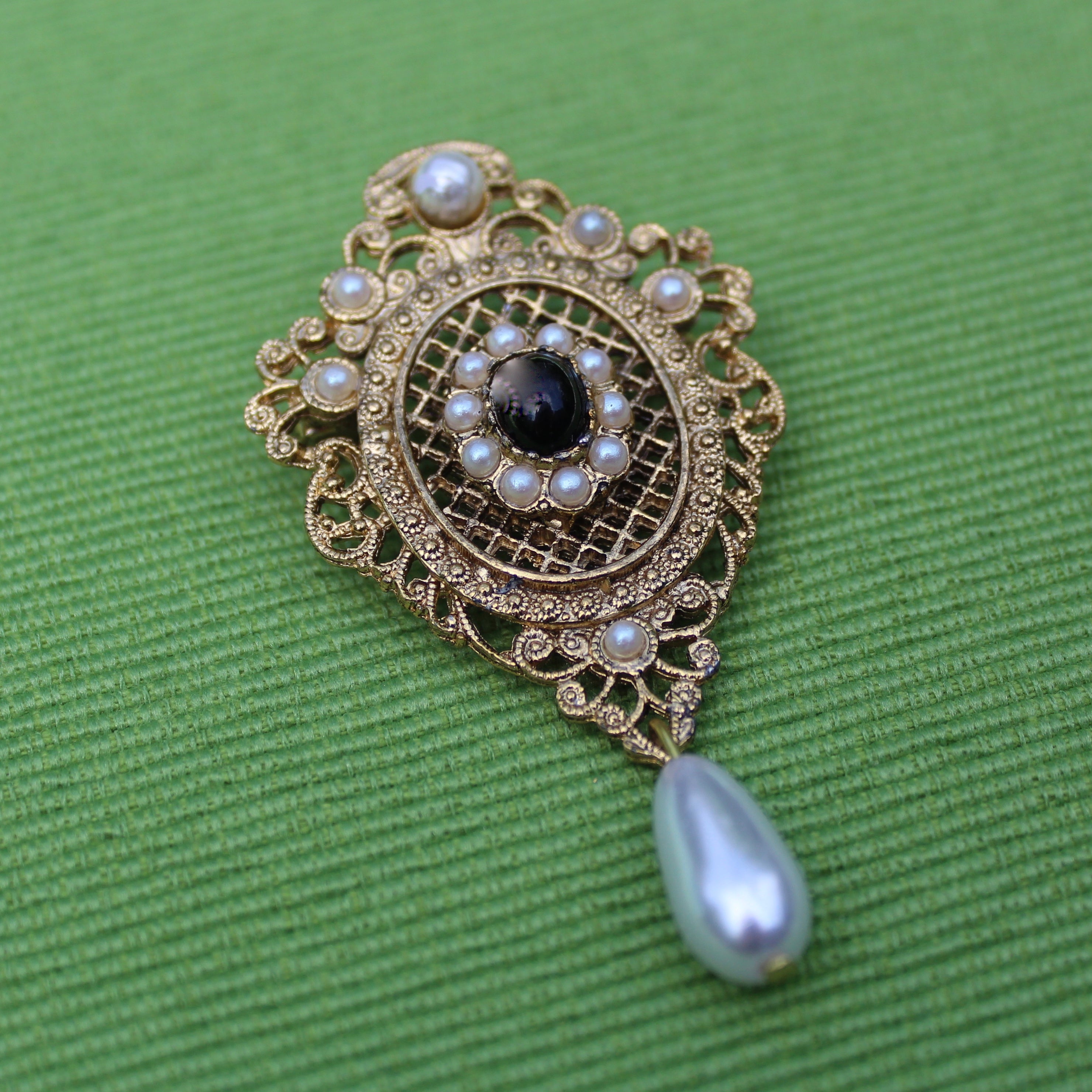 Audra's Brooches - vintage brooches to enhance your modern style