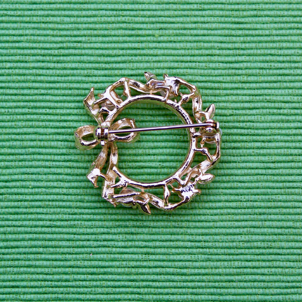 Ribbon and Pearl Wreath Brooch