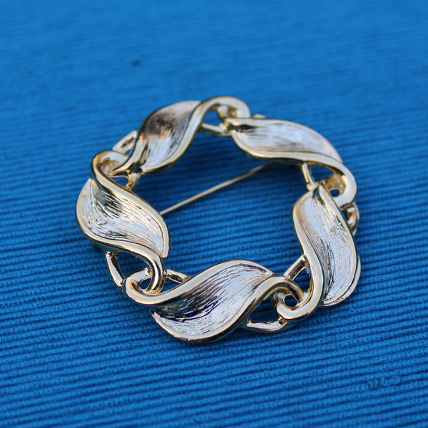 Gold Wreath Brooch