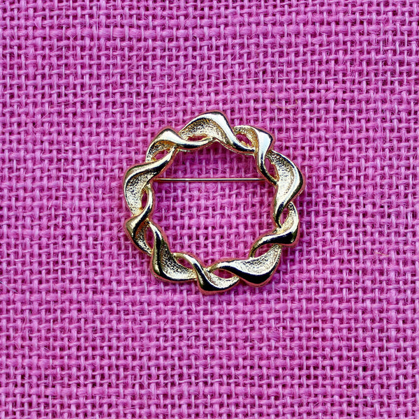 Classic Gold Wreath Brooch