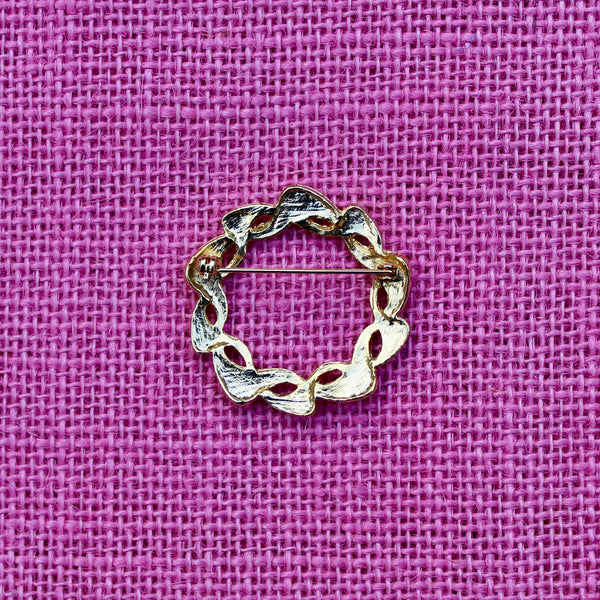 Classic Gold Wreath Brooch